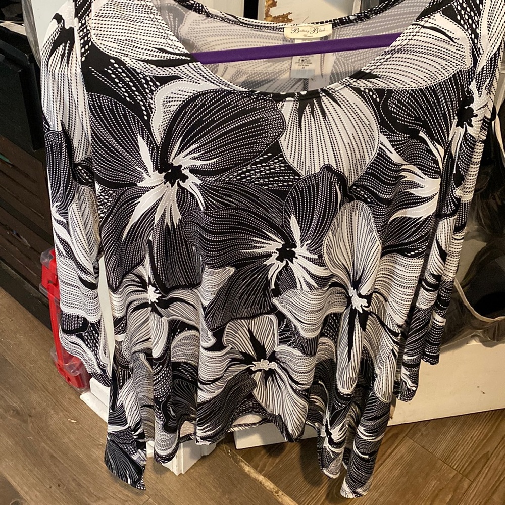 Brittany Black tunic. Black and white. 2x
